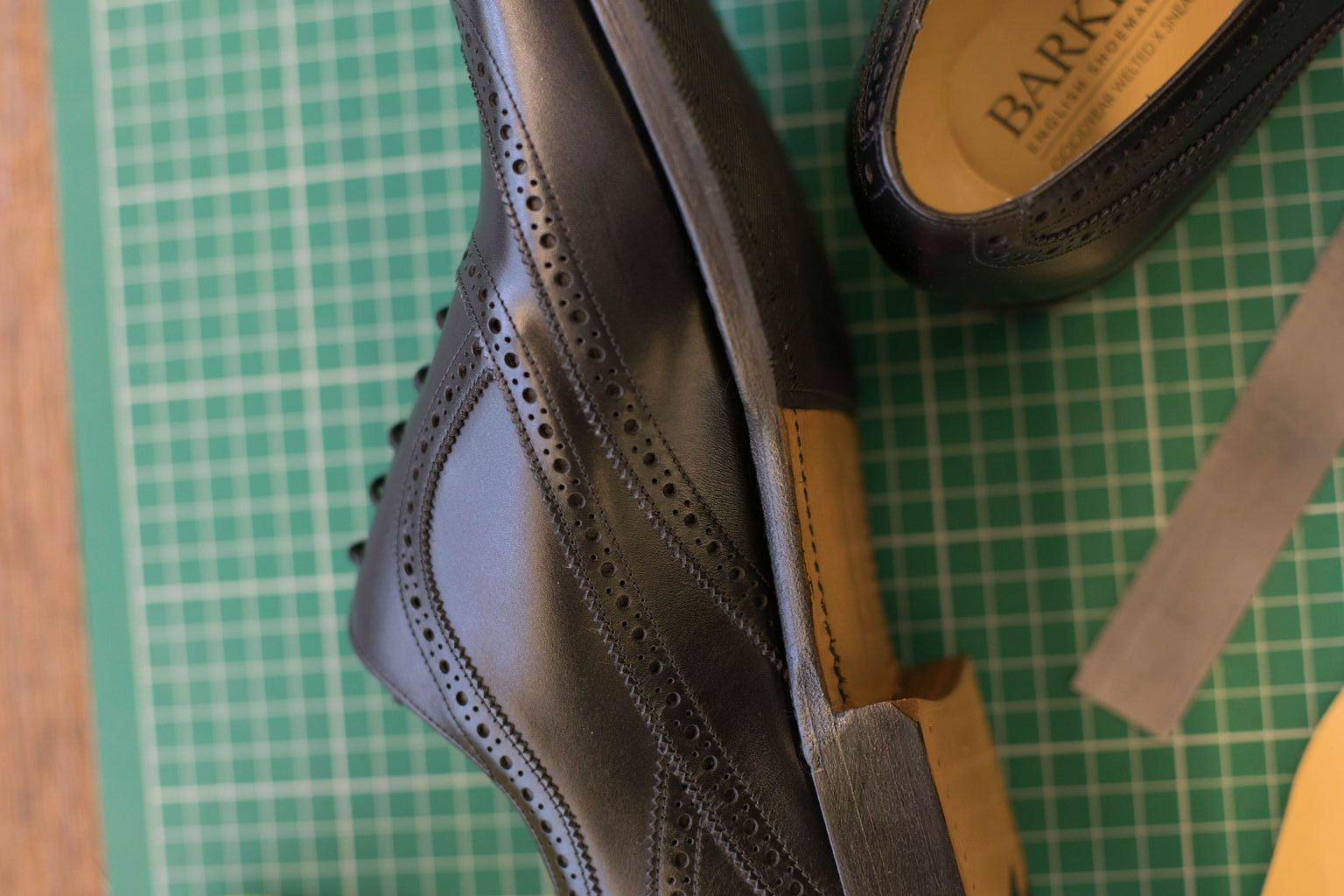 Mens Turing - Black Calf Hand Stitched Oxford | Barker Shoes